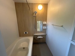 柔らかな光に一日の疲れが癒される浴室